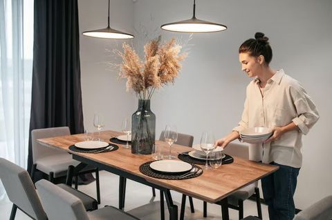 Extendable Dining Tables Explained: Design, Function, and Benefits
