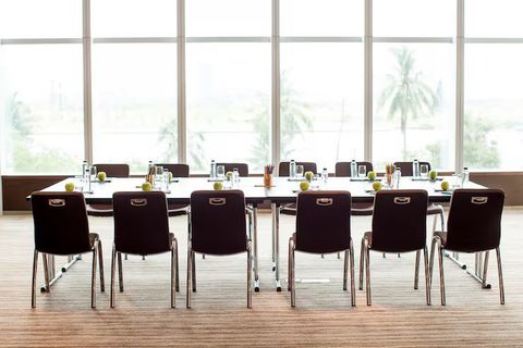 Best Conference Room Table Designs: Practical Guide and Suggestions